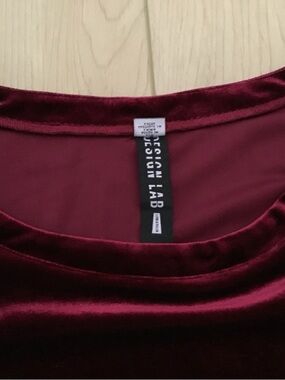 Design Lab Lord & Taylor Burgundy Velvet Crop Top